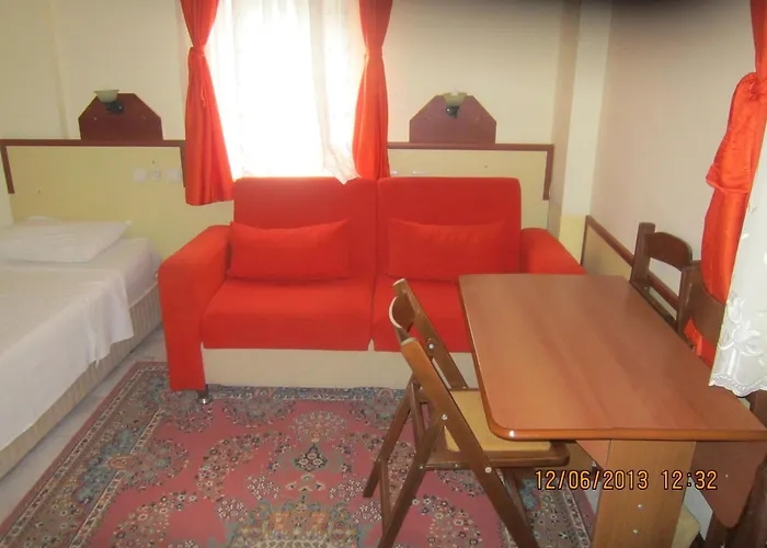 Red Rose Hotel