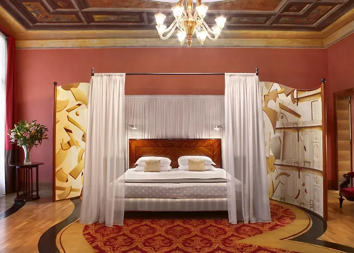Hotel Saturnia & International