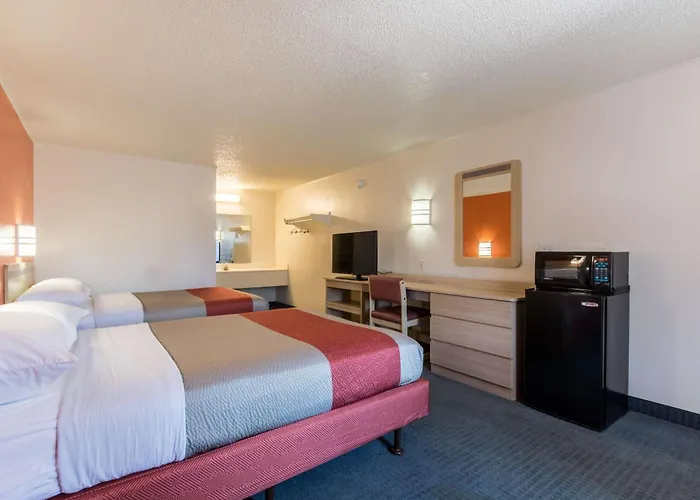 Travelodge By Wyndham Lansing