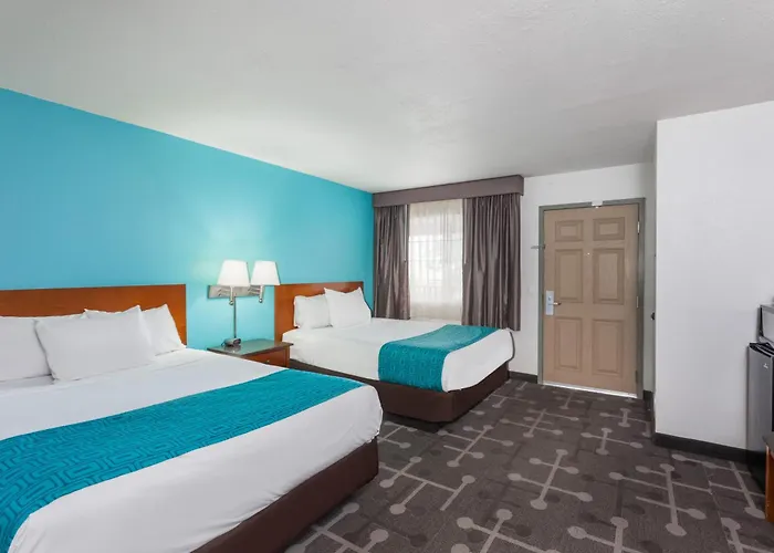 Howard Johnson By Wyndham National City/San Diego South