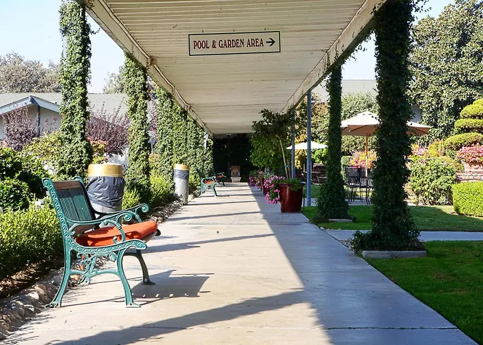 Lamp Liter Inn Visalia, An Ascend Collection Hotel