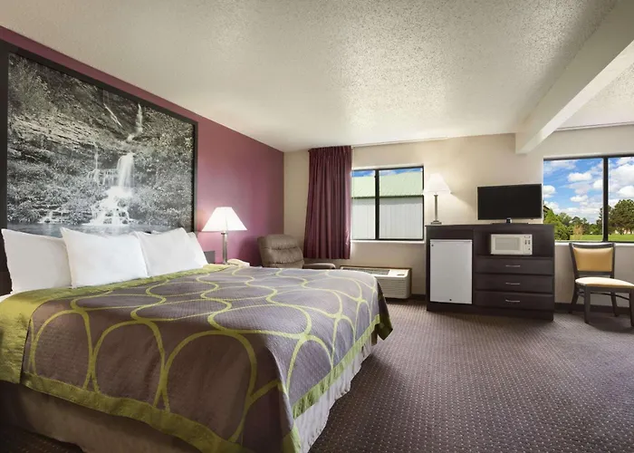 Super 8 By Wyndham Cameron