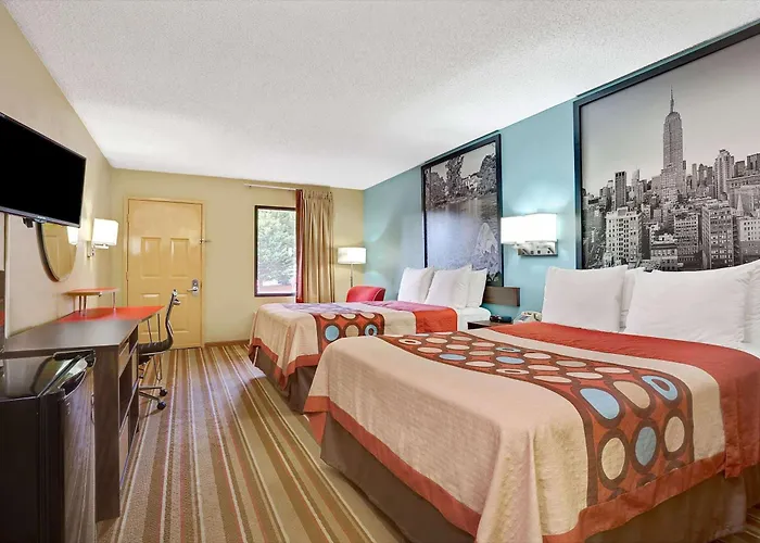 Super 8 By Wyndham Forest Park