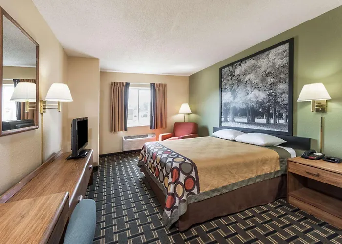 Super 8 By Wyndham Greenville