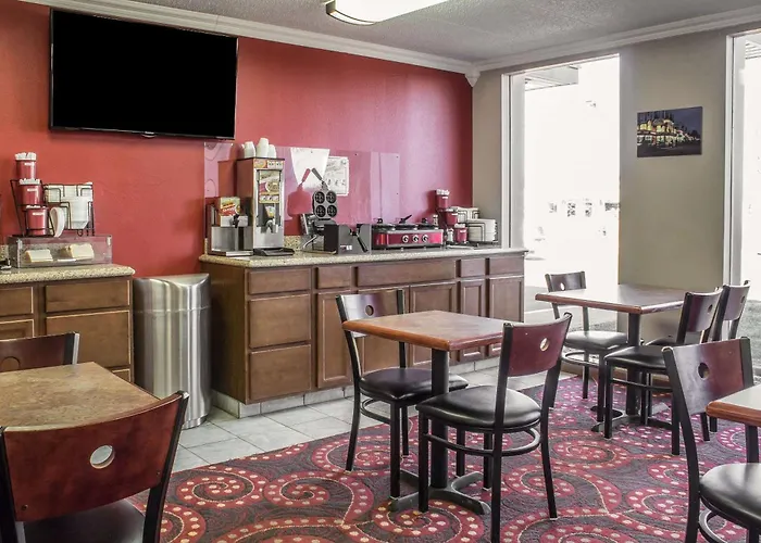 Spencer Inn & Suites
