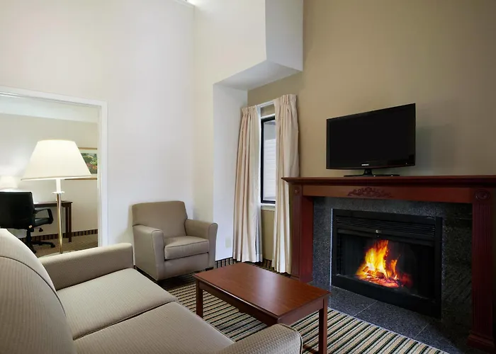 Hawthorn Suites Of Troy