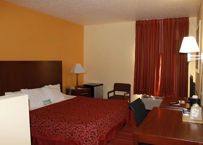 Days Inn By Wyndham Walcott Davenport