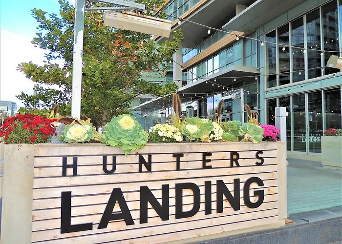Tvhr - Luxury Condos In Heart Of Downtown With Breakfast