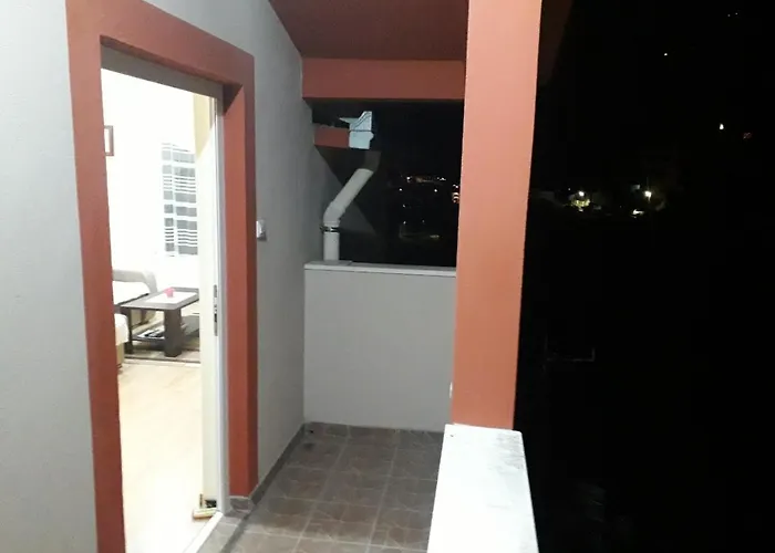 Jovana -- Porodicni Apartmani Igalo