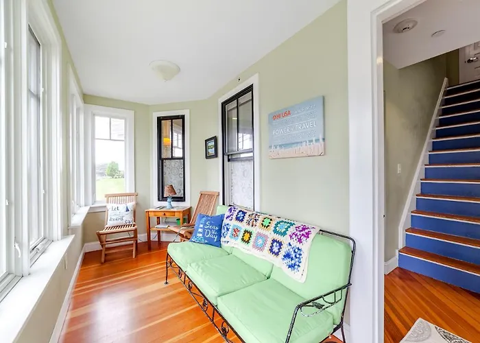 Hi Hyannis Hostel