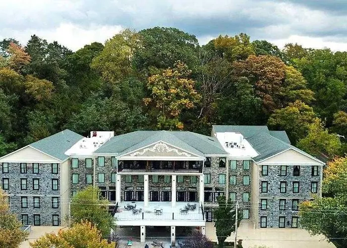Niagara Crossing Hotel And Spa