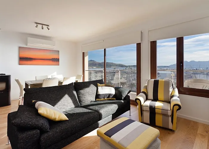 Penthouse Frontline Apartment Next To Beach