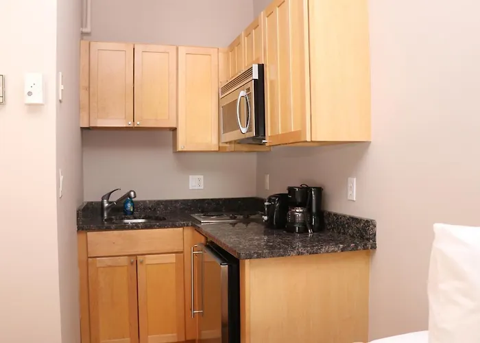 Stylish Downtown Studio In The South End, C. Ave #1