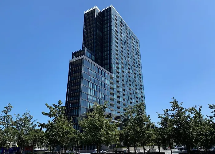 Melbourne Private Apartments - Collins Wharf Waterfront, Docklands