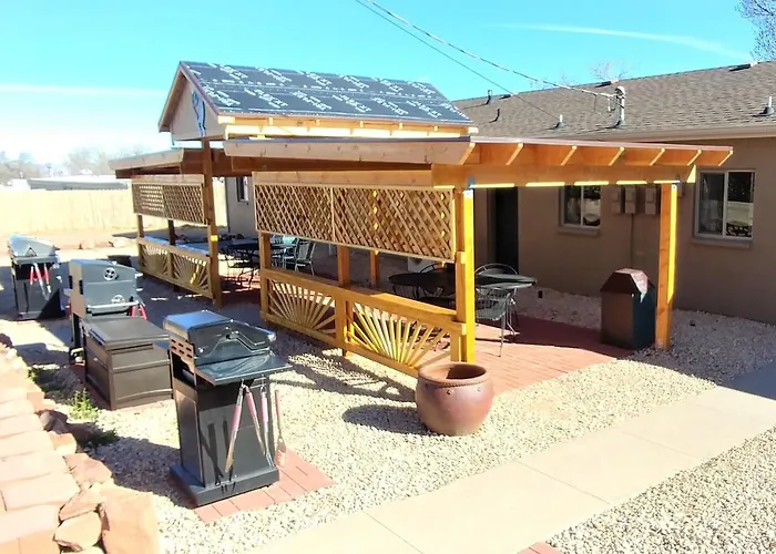 Lake Powell Motel & Apartments