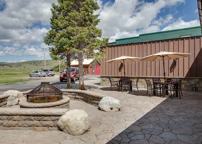 Snake River Roadhouse By Kabino Air Conditioning Wifi Bar Below Pool Table Shuffleboard Yummy Food