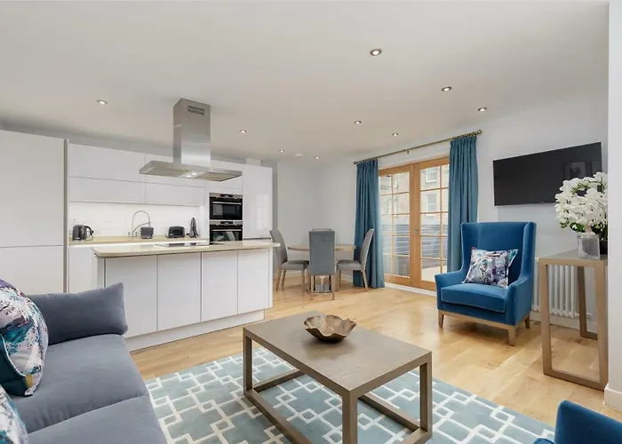 Destiny Scotland - Royal Mile Residence