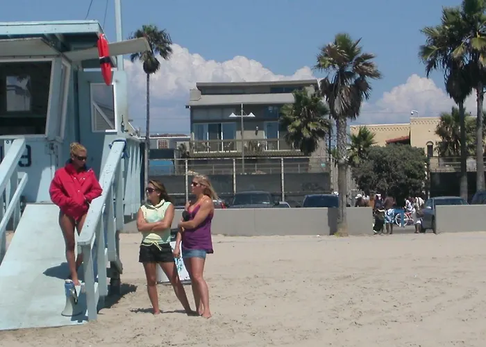 Ocean Front Vortex Female Hostel private rooms Free bikes