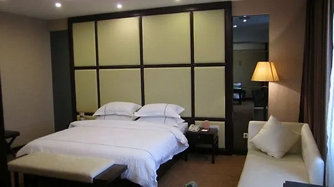 Hollyear Hotel