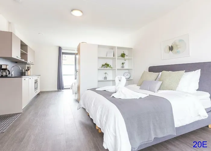 New Delft City View Central Modern Family Top Floor Apartment Utopia 20E