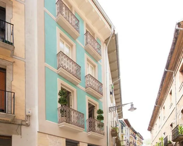 Antique Pamplona Tres Reyes Apartments