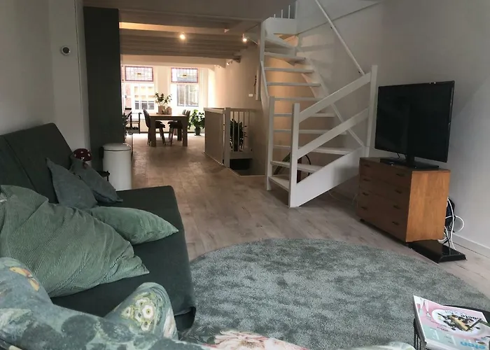 Luxe Toplocatie! Monument Hartje Centrum Dordrecht, 2 Badkamers, 2 Keukens, Tuintje