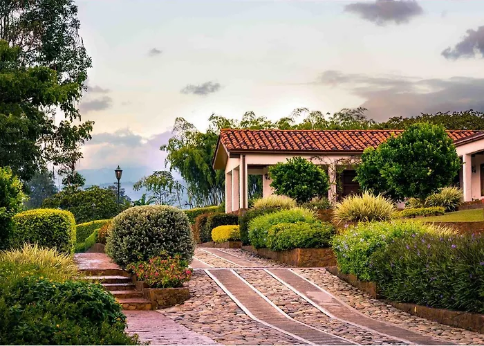 Hotel Estrella Del Monte