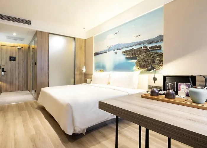 Atour Hotel Maoming High-Speed Railway Station People Square