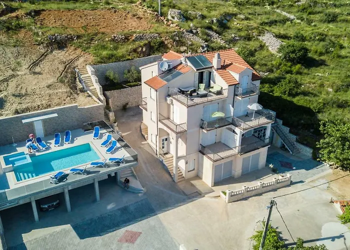 Apartments Pusic