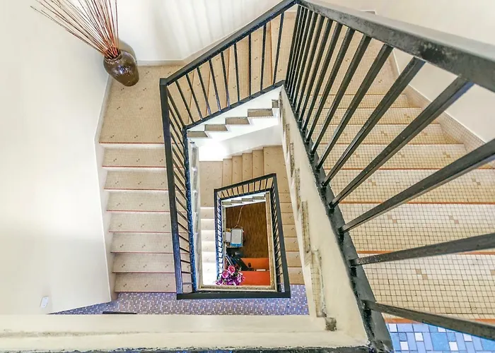 Oyo 703 Myra Hotel