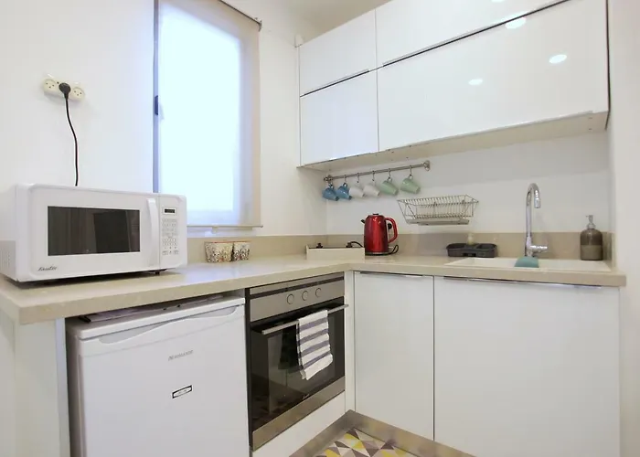 Modern Home In The Heart Of Nachlaot