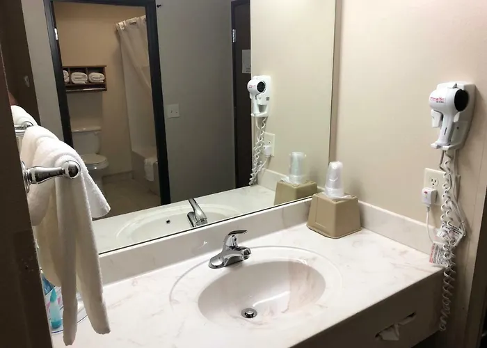 Shenandoah Inn & Suites