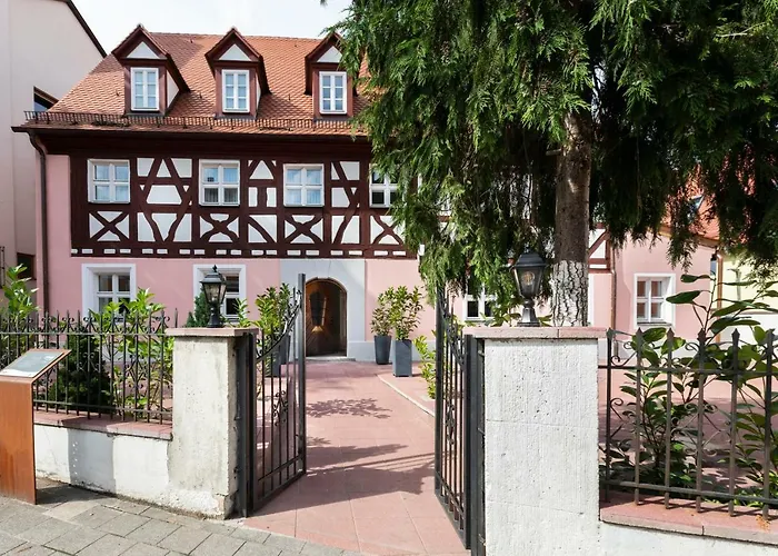 Aston'S Hotel