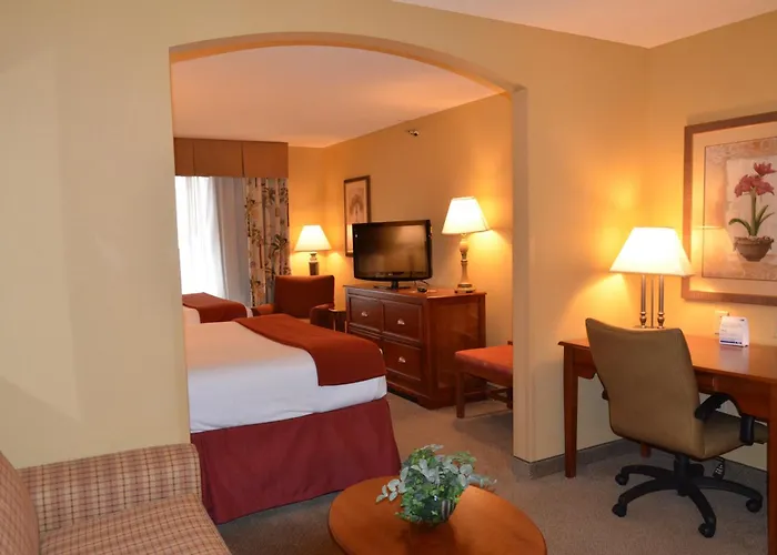 Holiday Inn Express & Suites Bloomington By Ihg