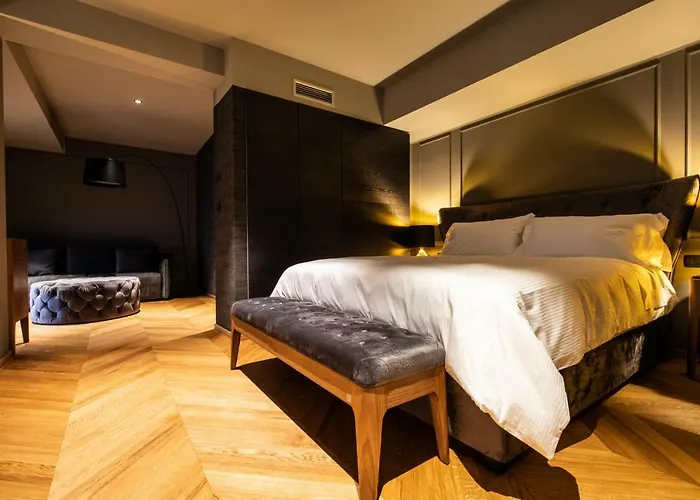 Dam Boutique Hotel & Restaurant