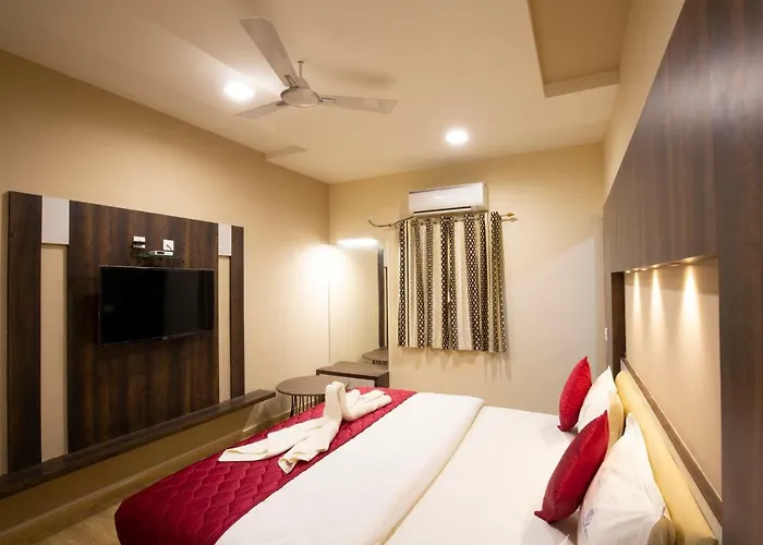 Ponnis Hotel