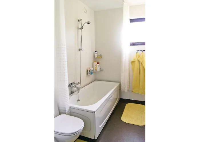 2 Bedroom Nice Apartment In Paulistroem