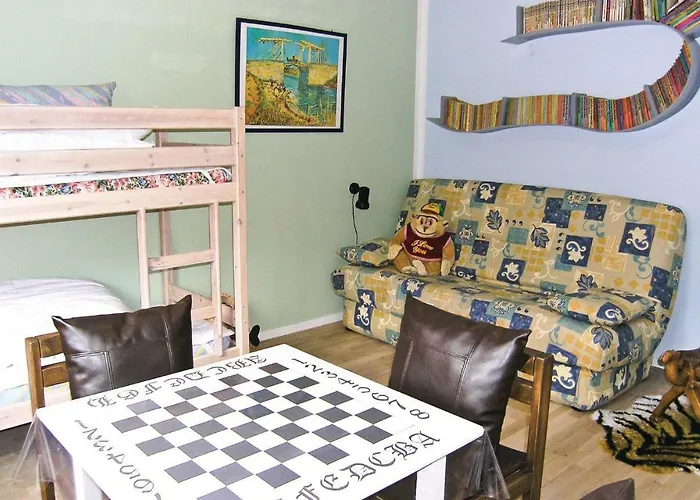 2 Bedroom Nice Apartment In Paulistroem