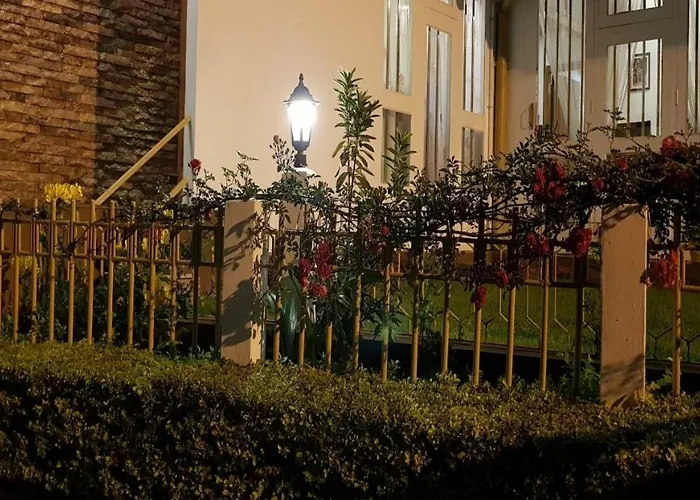 Woodland Hill Stay