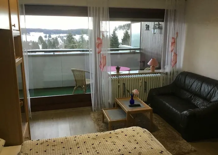 Gemütliche 1Z FeWo in Schönwald mit Balkon, Schwimmbad, Sauna, Fitness