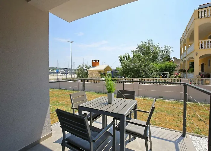 Apartments Villa Navi