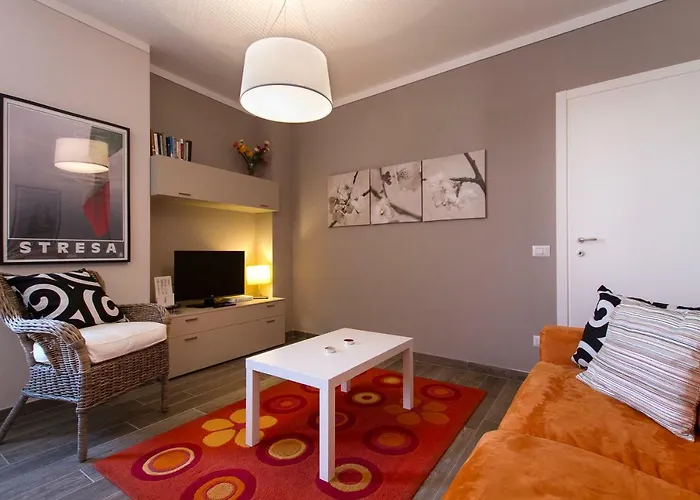 La Lombarda By Stresahome - Centro Storico