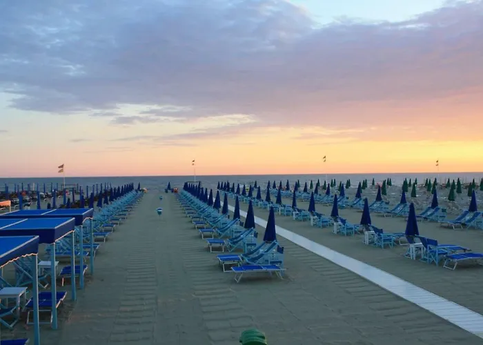 2-Bedroom Apt, With Balcony & Aircondition - 50 M From The Beach