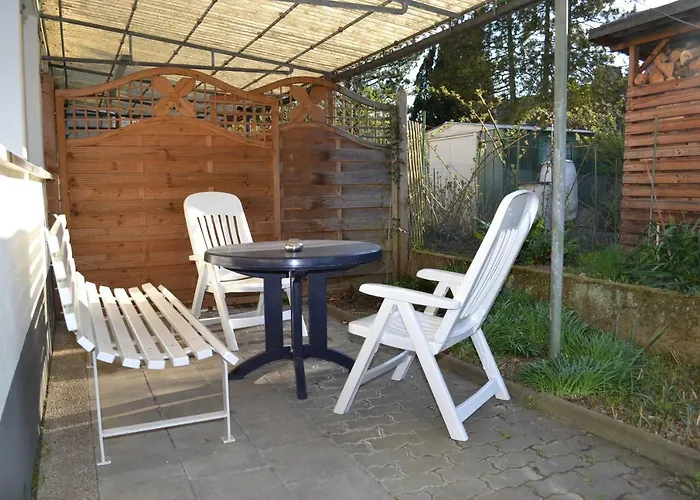 2x Monteurwohnung 1x 2 kleine Einzelzimmer 1x Doppelbett und Schlafcouch im Wohnbereich
