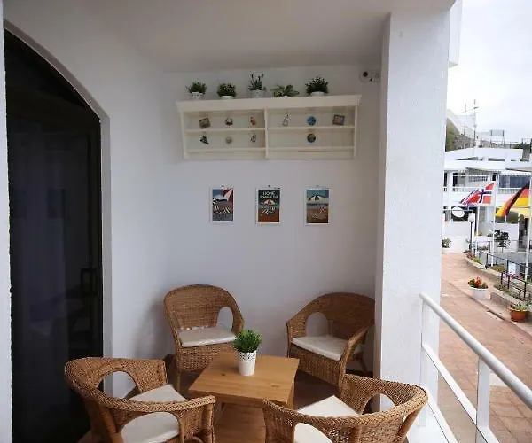 Avenida De La Cornisa 11