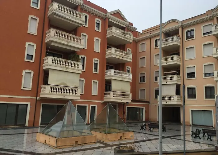Via Acquedotto N. 66, Condominio "Le Piramidi"