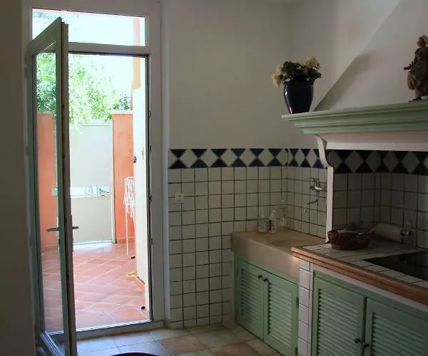 Appartement Avec Patio Et Garage Centre Ville Et Plage