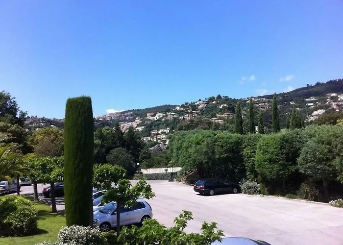 Appt T2 Refait A Neuf - Vue Mer Dans Residence Avec Piscine