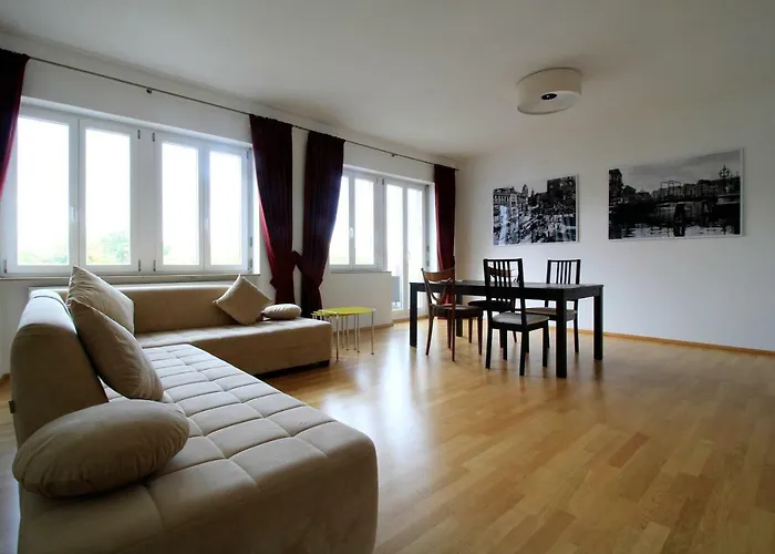 Luxury City Apartment - View Of River And Castle