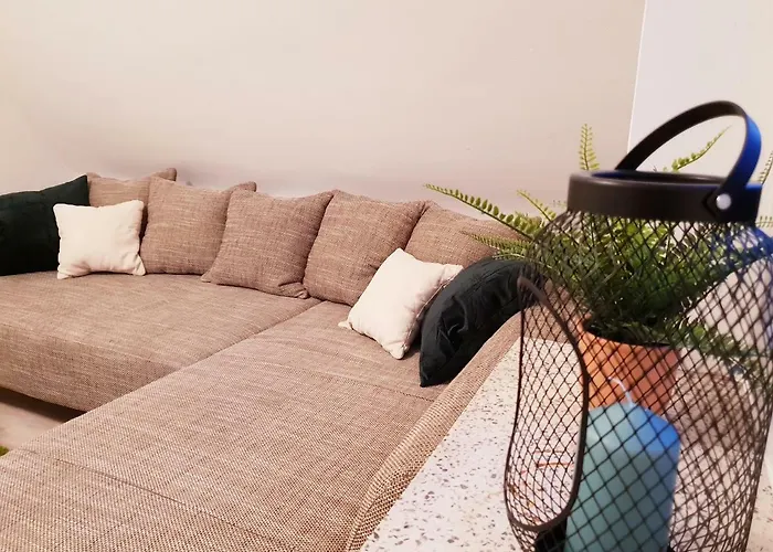25Mn To Hh-2Br Kitchen&Netflix